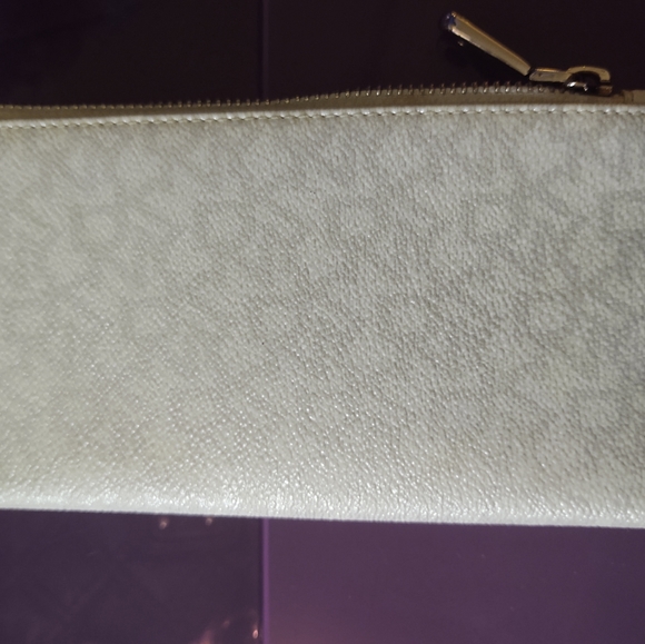 🚨DYNK wallet - Picture 1 of 5